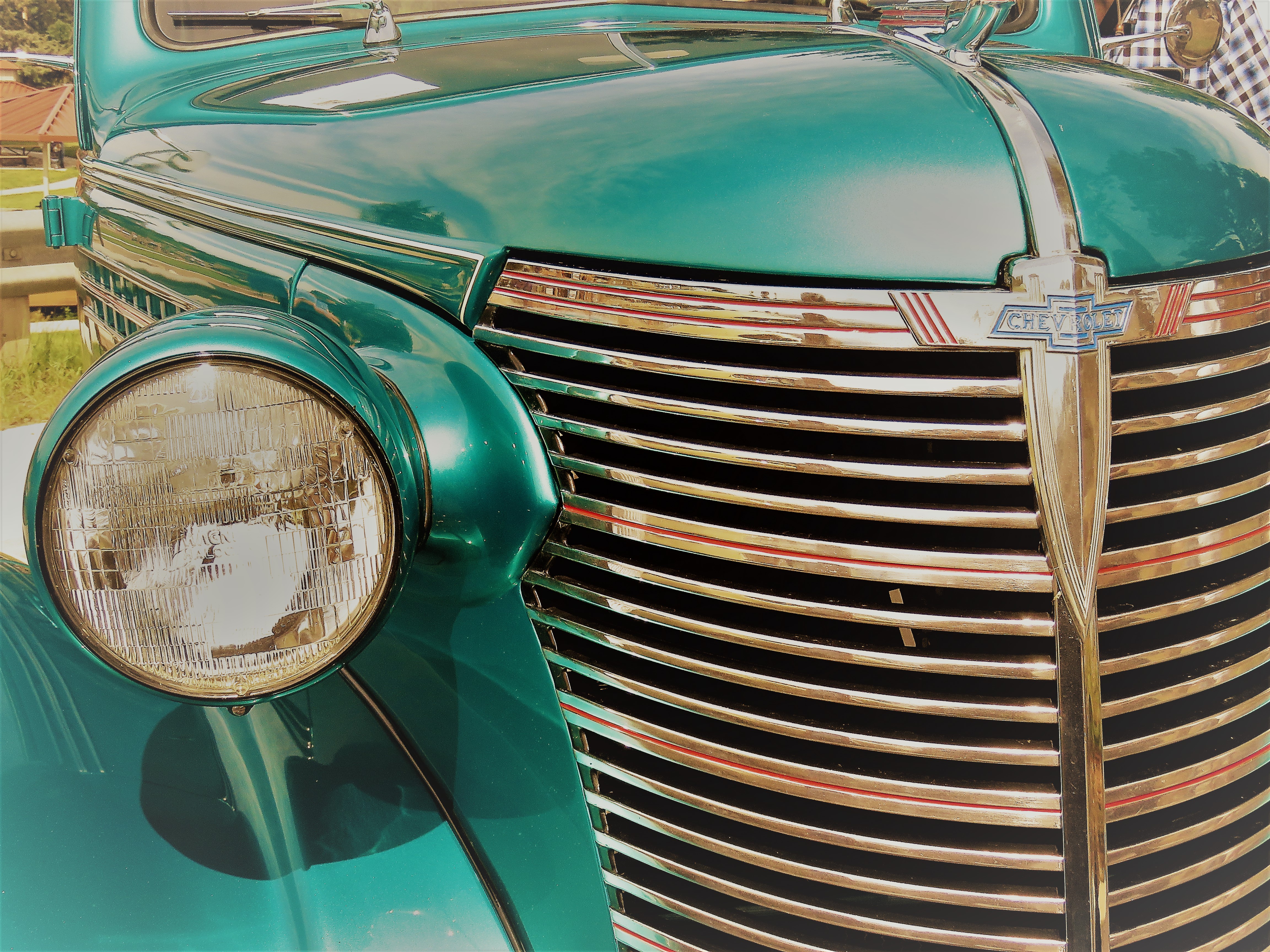 blue Chevy grille, contrast